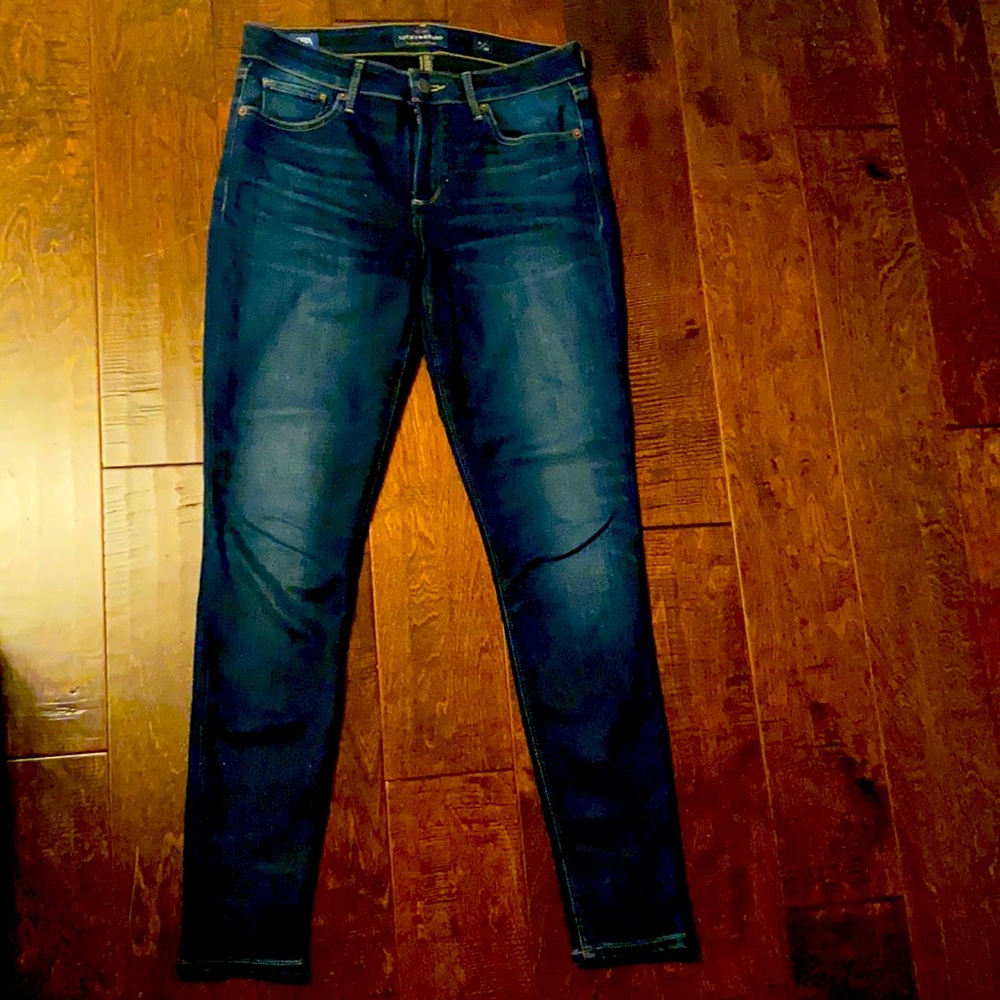 Ava Jean Legging (thick stretchy jean jegging). Extremely good condition.